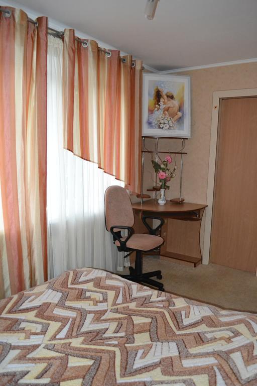 Roses Apartment In The City Center Černihiv Camera foto