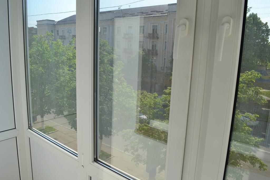 Roses Apartment In The City Center Černihiv Esterno foto