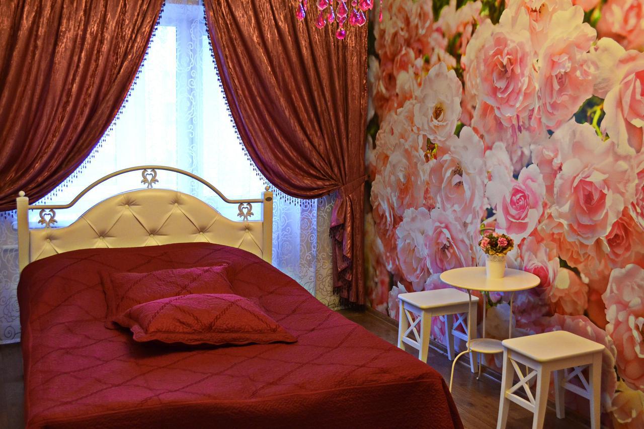 Roses Apartment In The City Center Černihiv Esterno foto